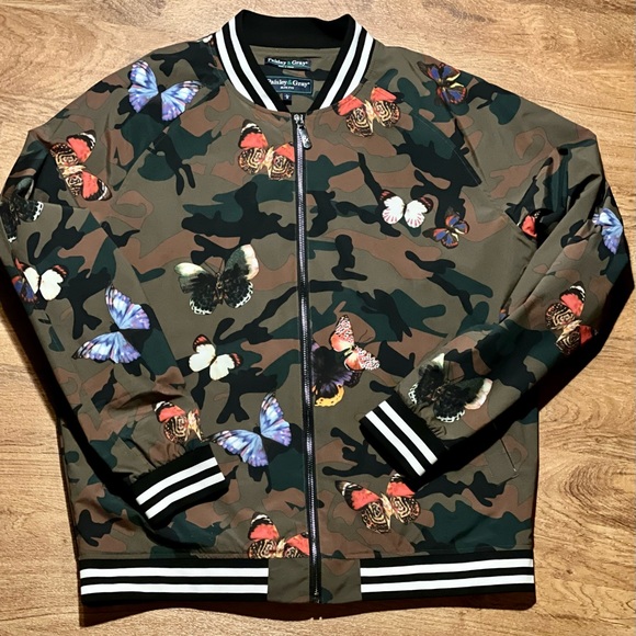 Paisley & Gray Other - PAISLEY & GRAY camo print baseball jacket